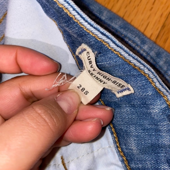 Madewell Curvy High Rise Skinny Jean Light Wash Distressed Hem Size 28 Short - Picture 4 of 7